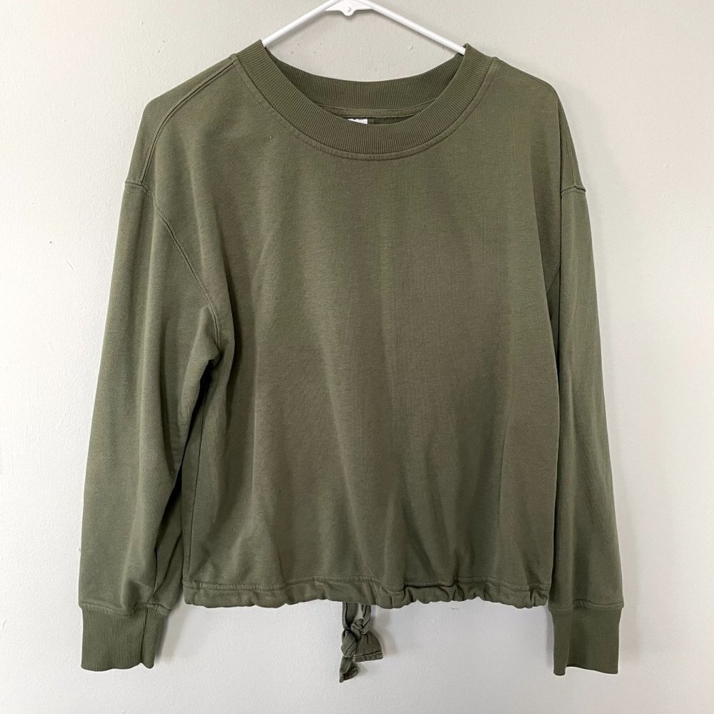 Old Navy olive green cropped sweater athleisure workout back detail size XS
